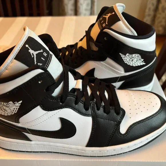 AIR Jordan 1 Mid Size M 10 / W 11.5 Like New worn 1x - Picture 4 of 4